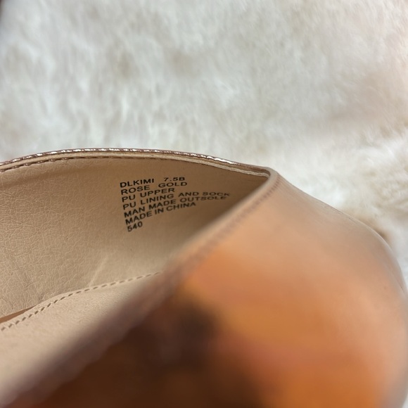 NWOT Rose Gold Design Lab Lord & Taylor Size 7.5 Flats/Mules - Picture 6 of 7